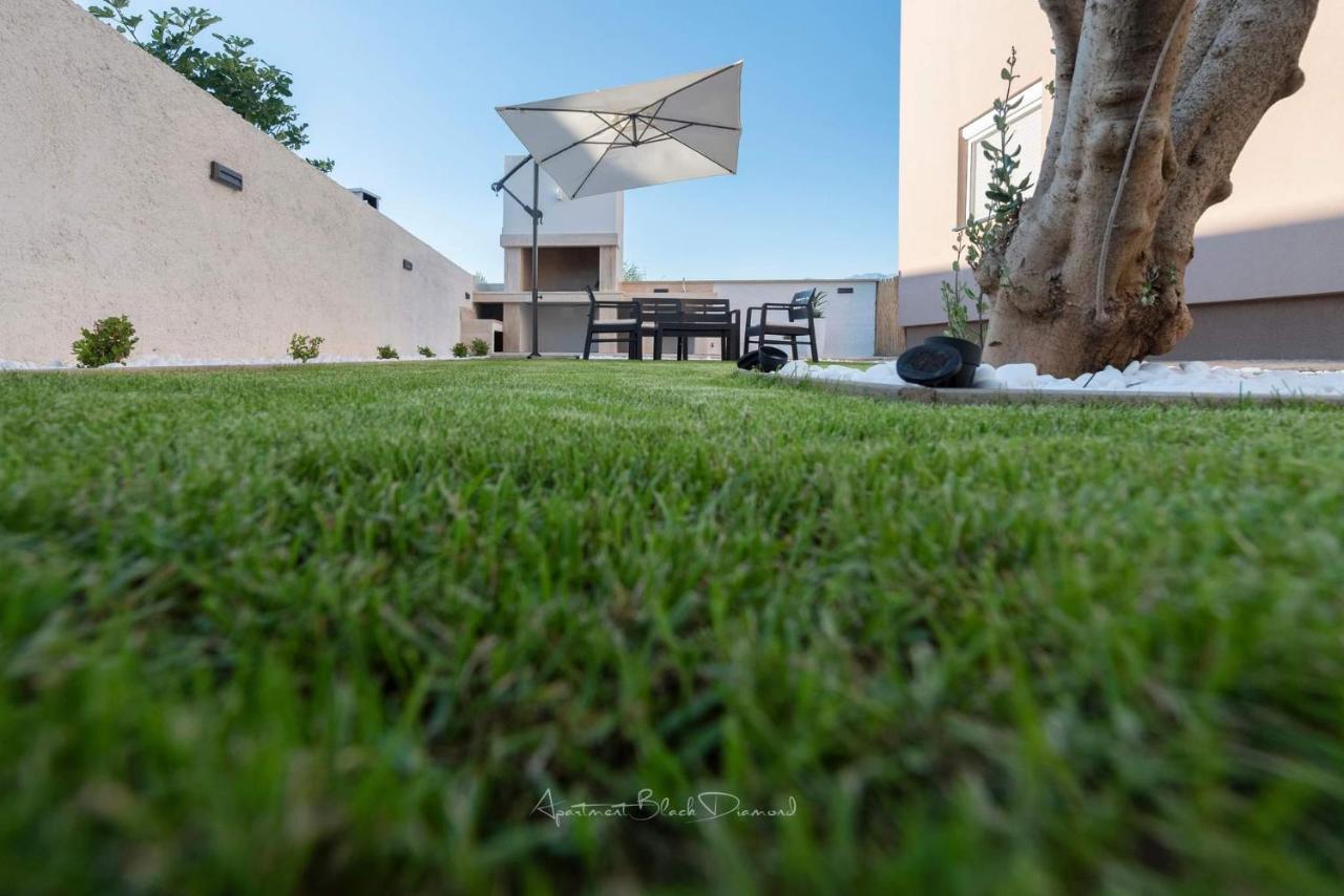 Apartment Black Diamond Razanac Bagian luar foto